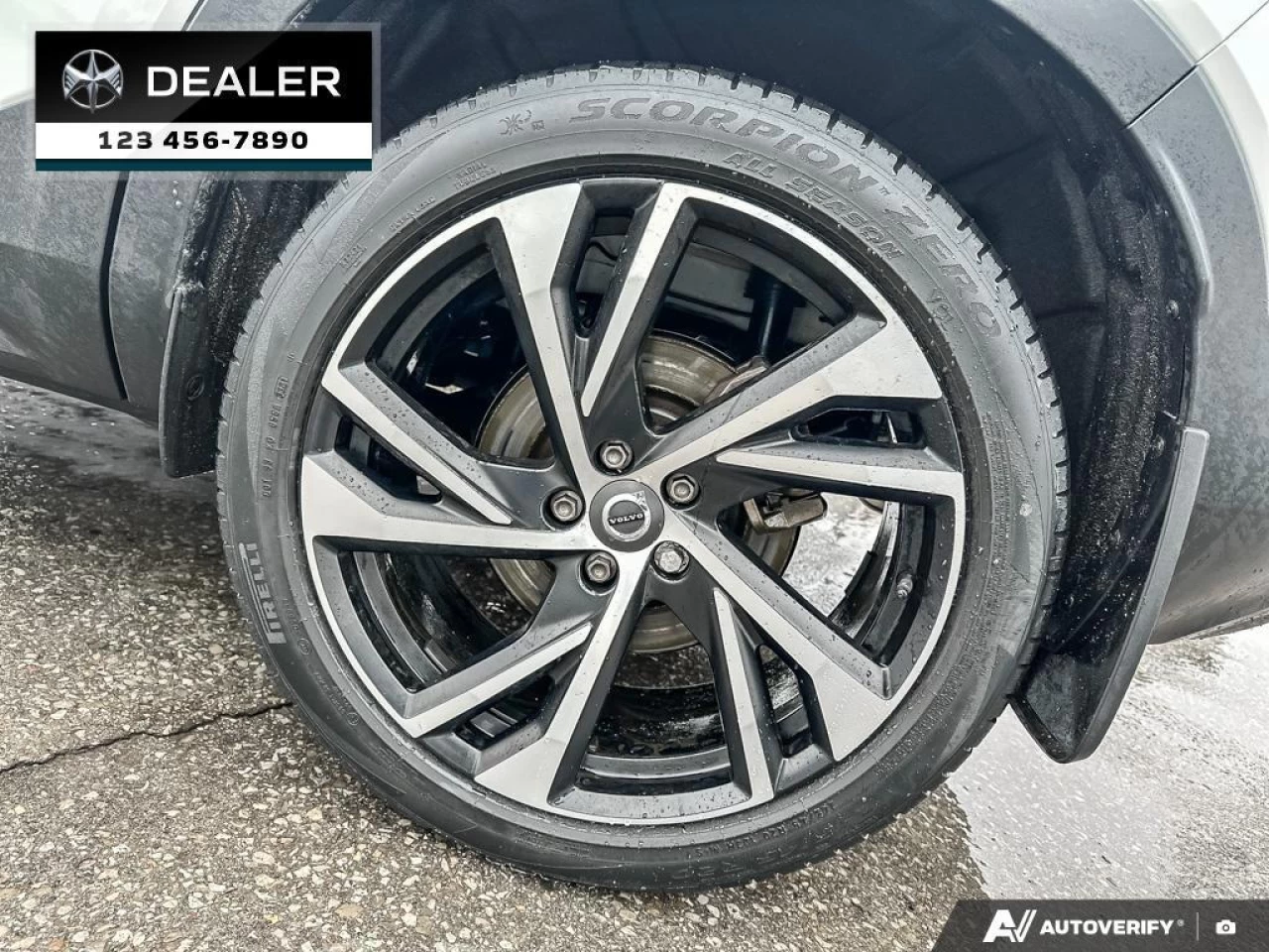 2022 Volvo XC40 T5 Inscription  - Sunroof - Leather Seats - $277 B/W Main Image