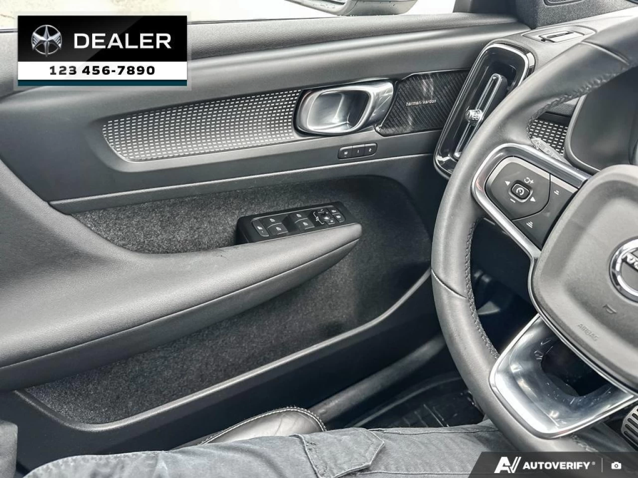 2022 Volvo XC40 T5 Inscription  - Sunroof - Leather Seats - $277 B/W Main Image