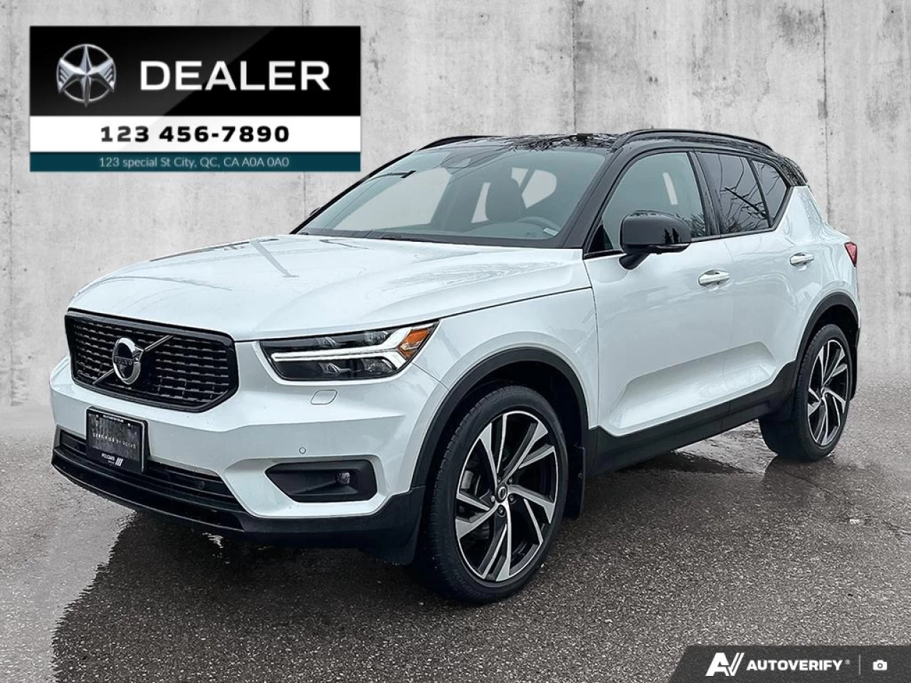2022 Volvo XC40 T5 Inscription  - Sunroof - Leather Seats - $277 B/W Main Image