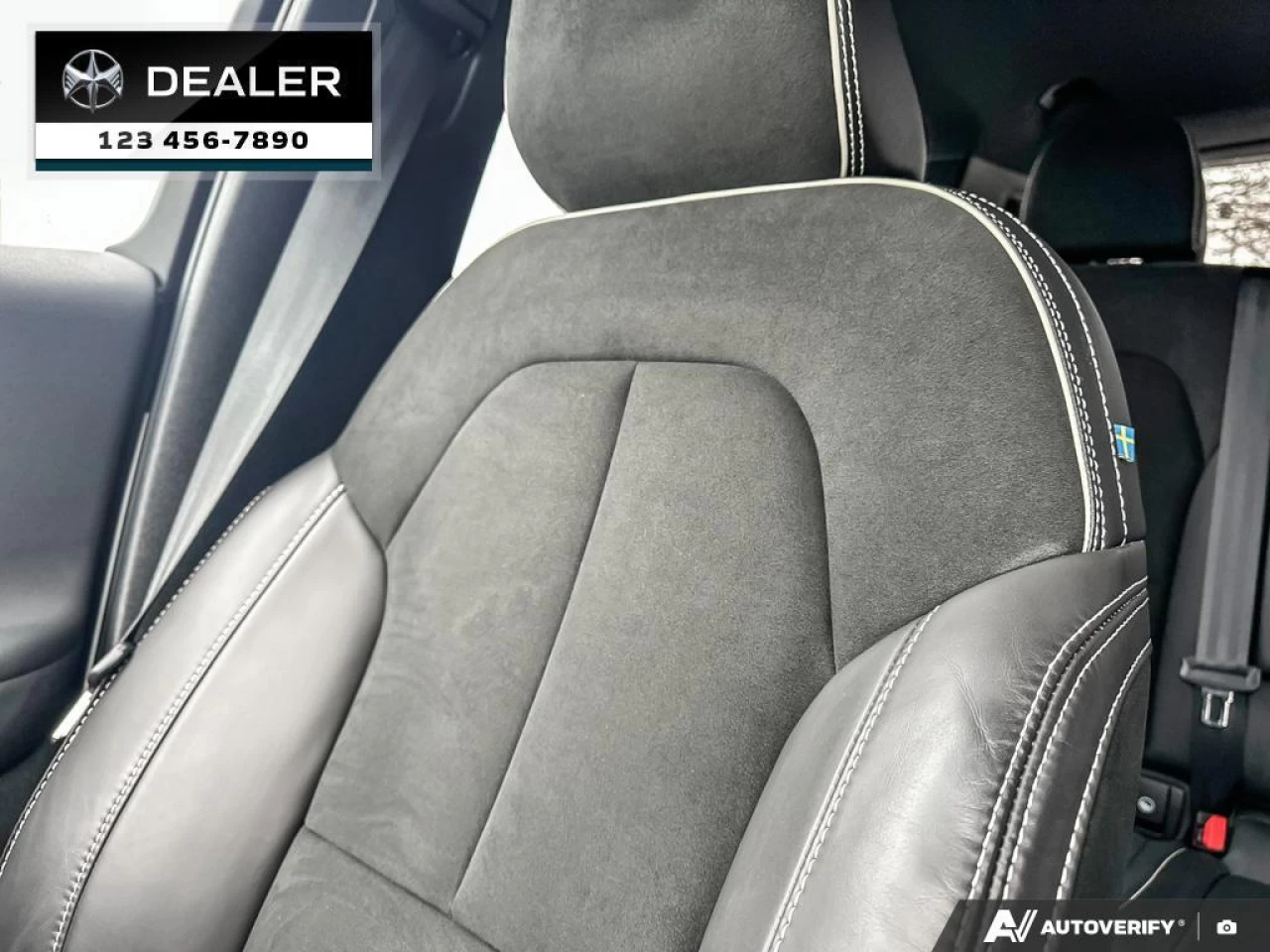 2022 Volvo XC40 T5 Inscription  - Sunroof - Leather Seats - $277 B/W Main Image