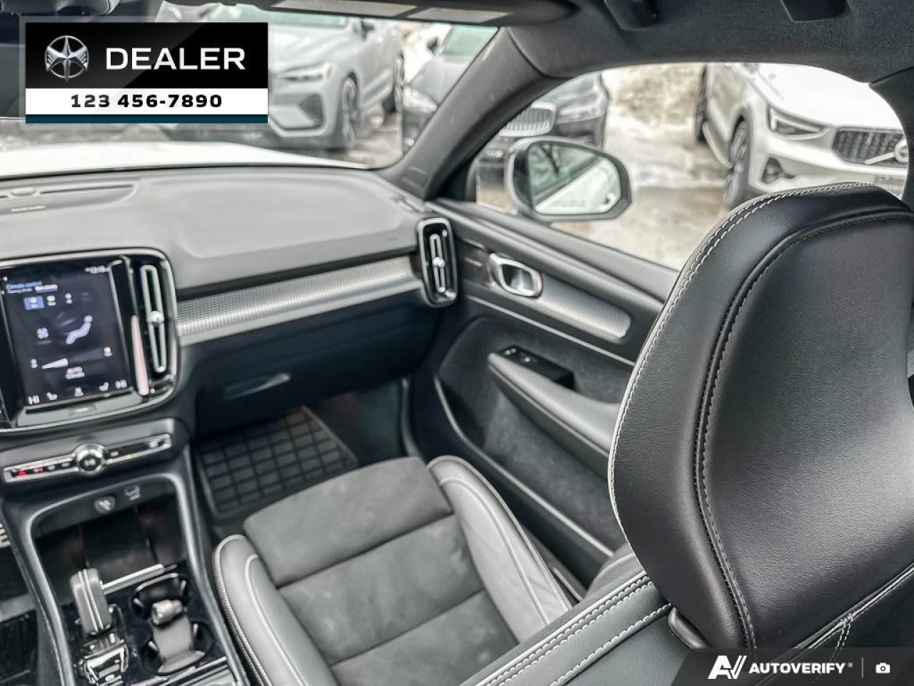 2022 Volvo XC40 T5 Inscription  - Sunroof - Leather Seats - $277 B/W Main Image