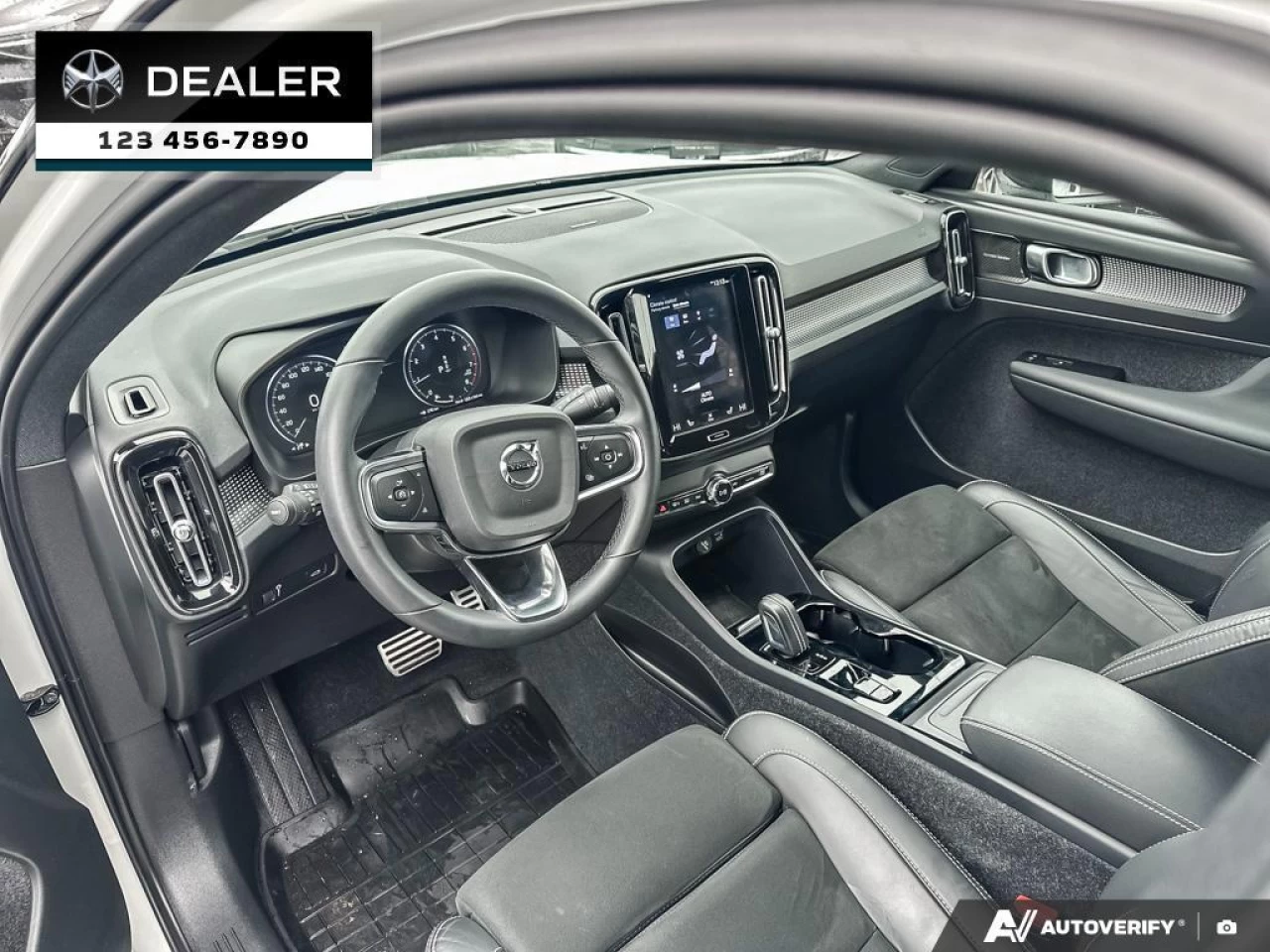 2022 Volvo XC40 T5 Inscription  - Sunroof - Leather Seats - $277 B/W Main Image