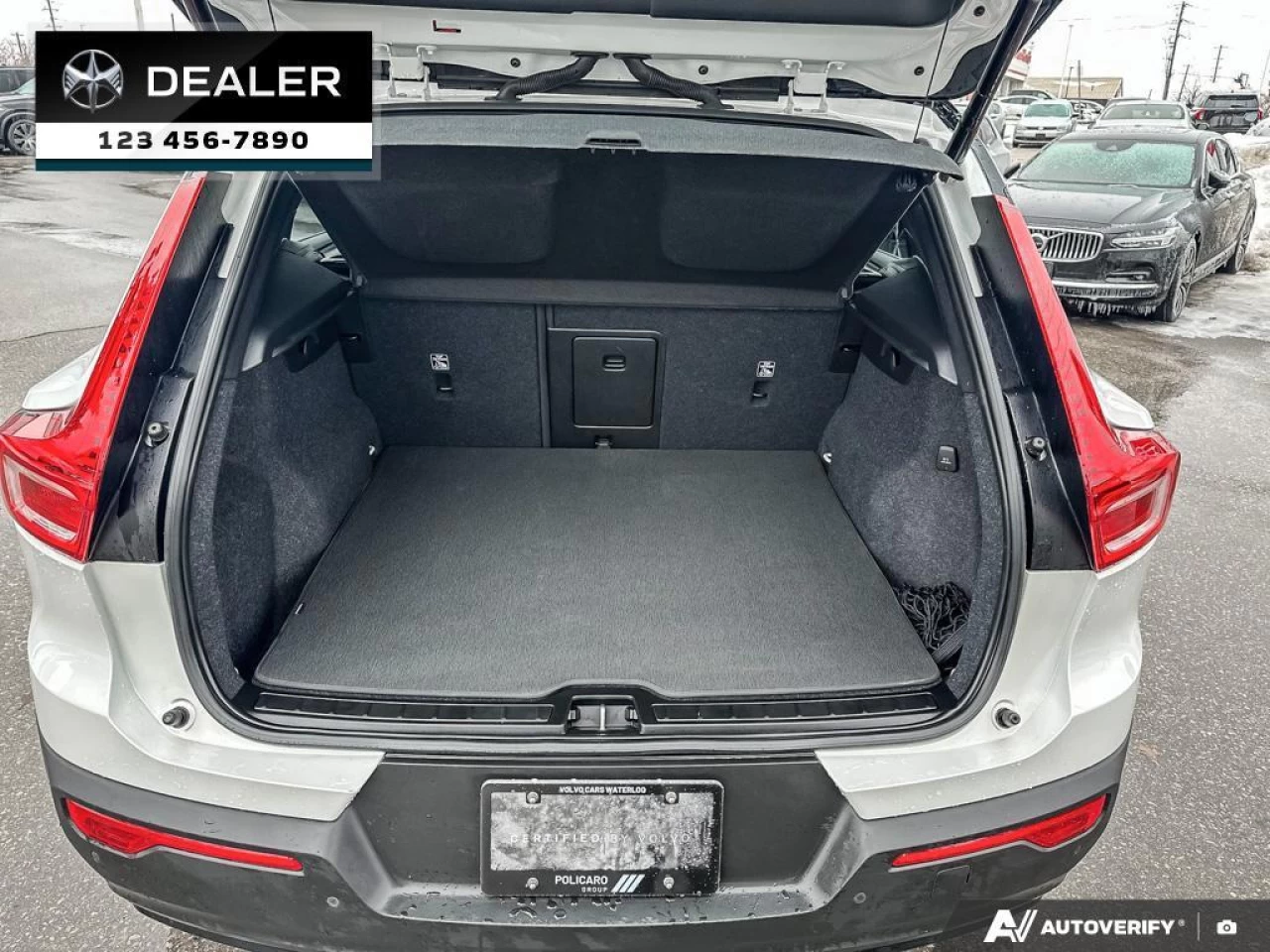 2022 Volvo XC40 T5 Inscription  - Sunroof - Leather Seats - $277 B/W Main Image